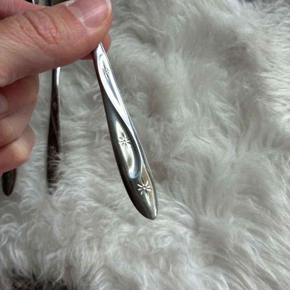 4 Vintage International Silver Americana Star Teaspoons 1950s MCM Stainless USA
